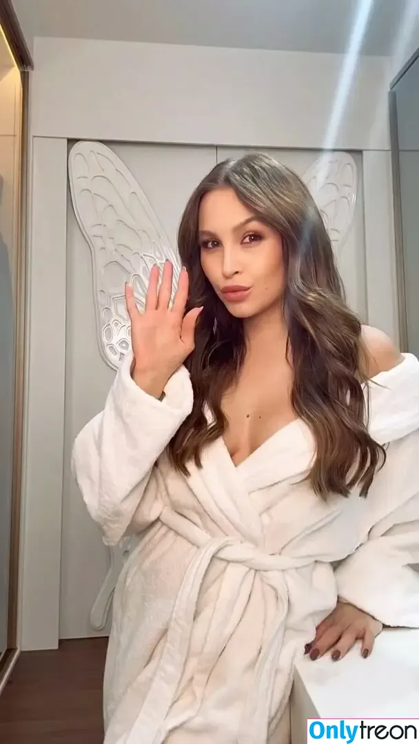 Carla Diaz nude photo #0195 (carladiaz)