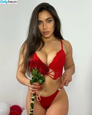 Carlaaaish nude photo #0004