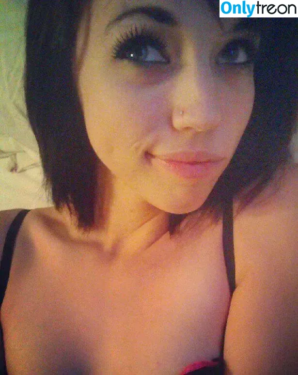Carly Rae Jepsen nude photo #0199 (carlyraejepsen)