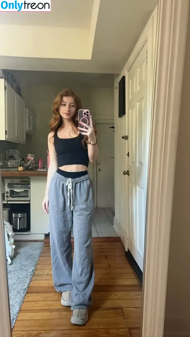Carmela nude photo #0048 (carmelaclutchfree / carmmiee / carmmieecat)