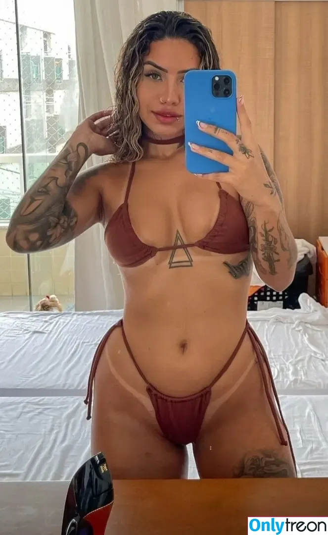 Carol Santos nude photo #0003 (carolatlantaart / carolinaacapanema)