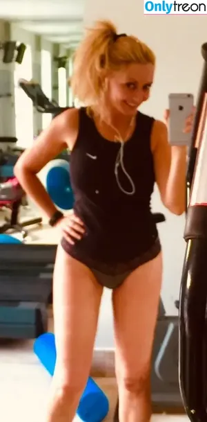 Carol Vorderman / carolvorders nude photo #0059