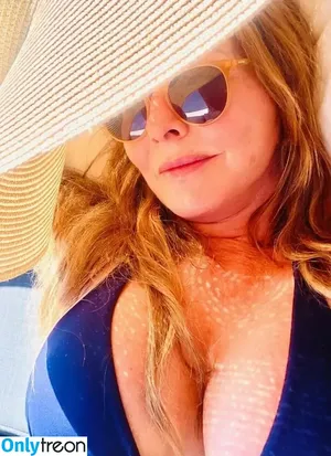 Carol Vorderman / carolvorders nude photo #0419
