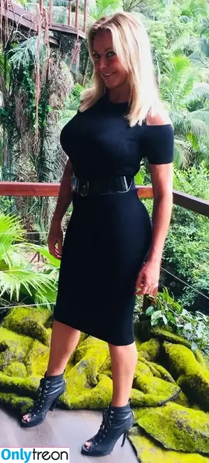 Carol Vorderman / carolvorders nude photo #0582