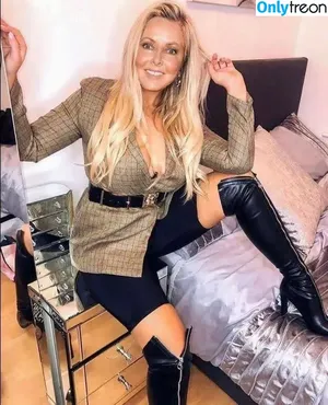 Carol Vorderman / carolvorders nude photo #0687
