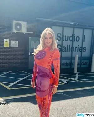 Carol Vorderman / carolvorders nude photo #0929