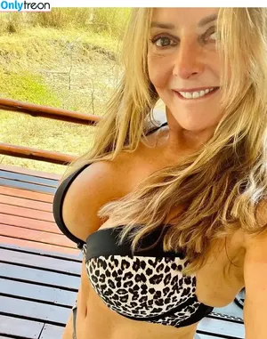 Carol Vorderman / carolvorders nude photo #0961
