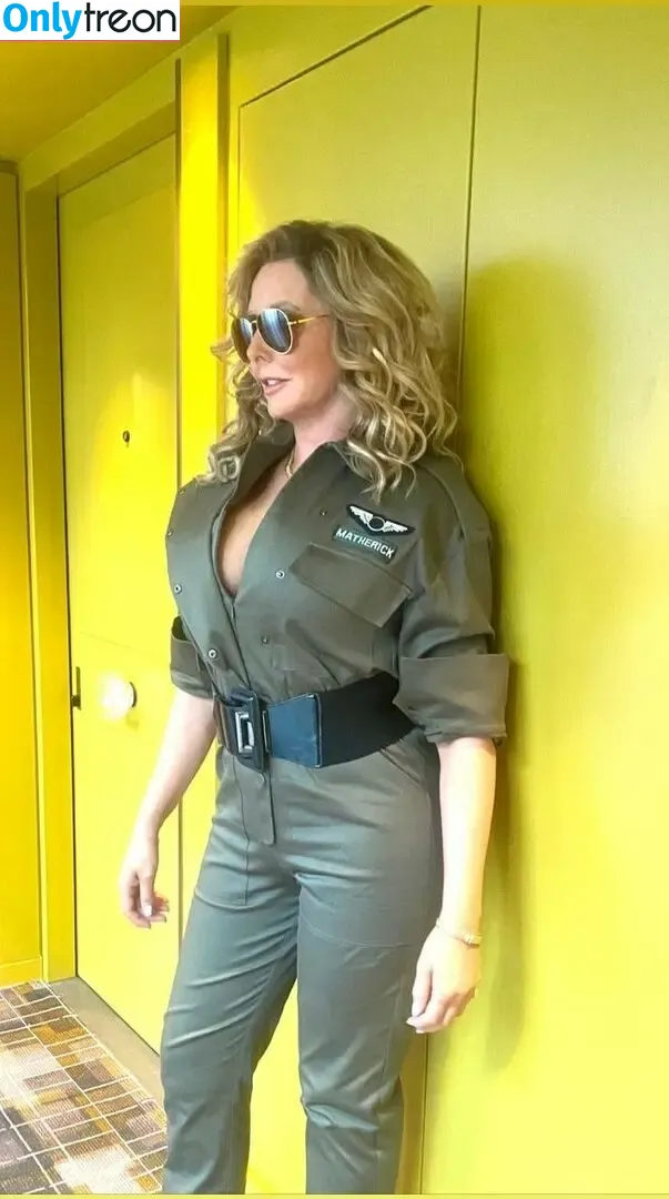 Carol Vorderman nude photo #0103 (carolvorders)