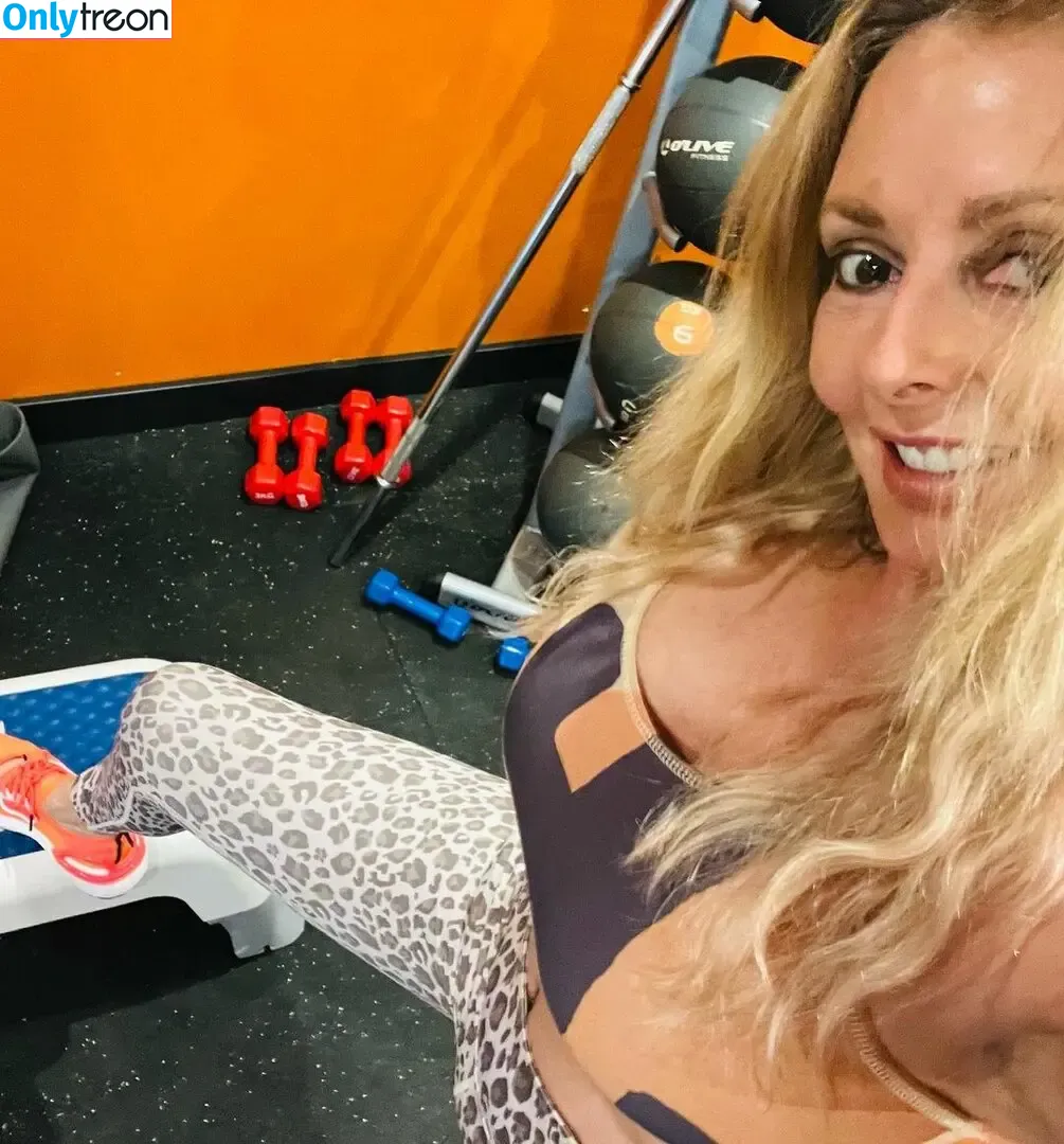 Carol Vorderman nude photo #0197 (carolvorders)