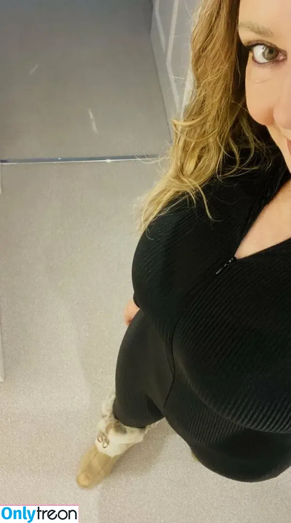 Carol Vorderman nude photo #0479 (carolvorders)