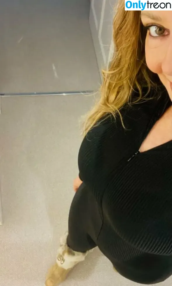 Carol Vorderman nude photo #0577 (carolvorders)