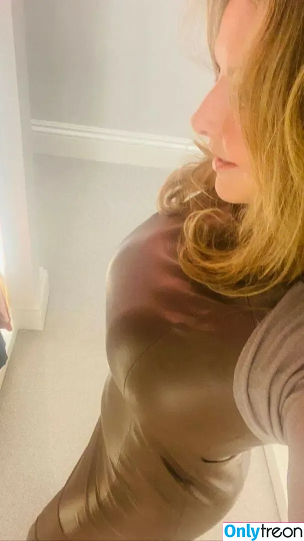 Carol Vorderman nude photo #0644 (carolvorders)