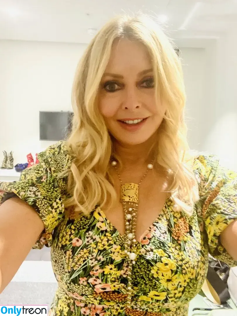 Carol Vorderman nude photo #0714 (carolvorders)