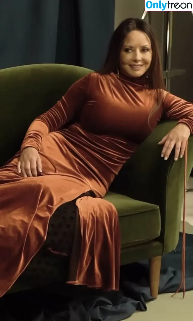 Carol Vorderman nude photo #0926 (carolvorders)