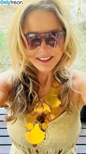 Carol Vorderman / carolvorders nude photo #1058