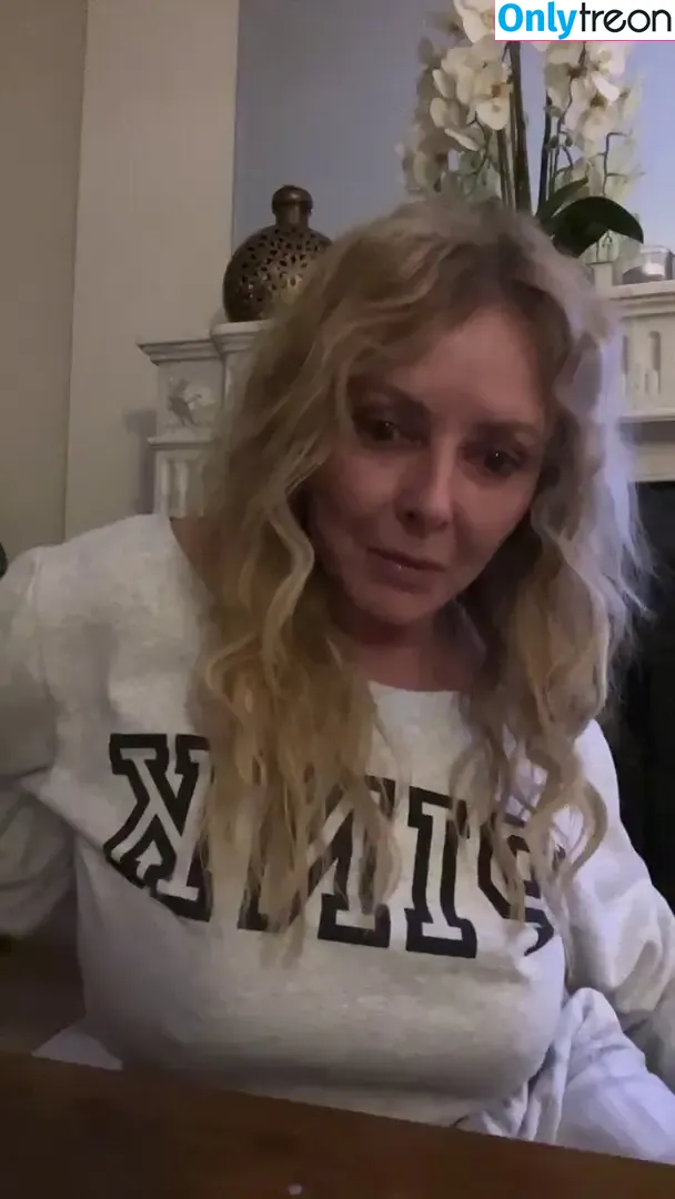 Carol Vorderman nude photo #1028 (carolvorders)