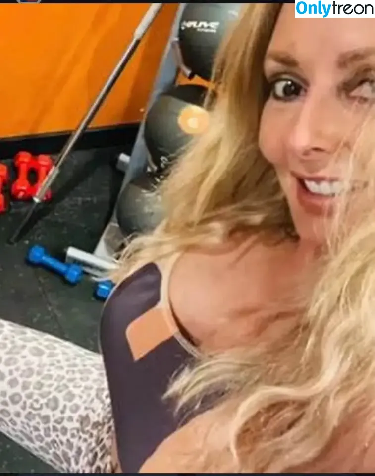Carol Vorderman nude photo #1783 (carolvorders)