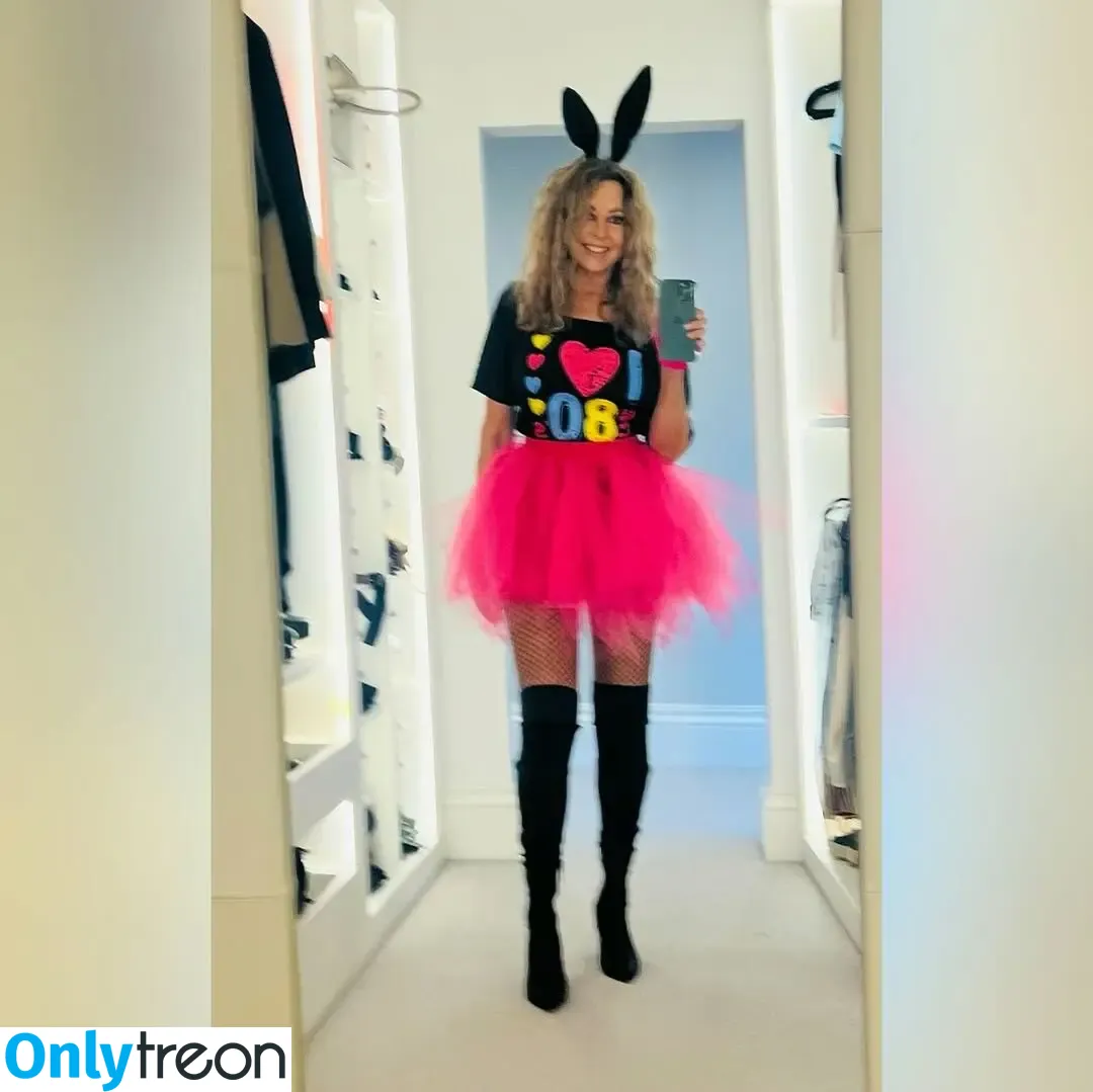Carol Vorderman nude photo #1800 (carolvorders)