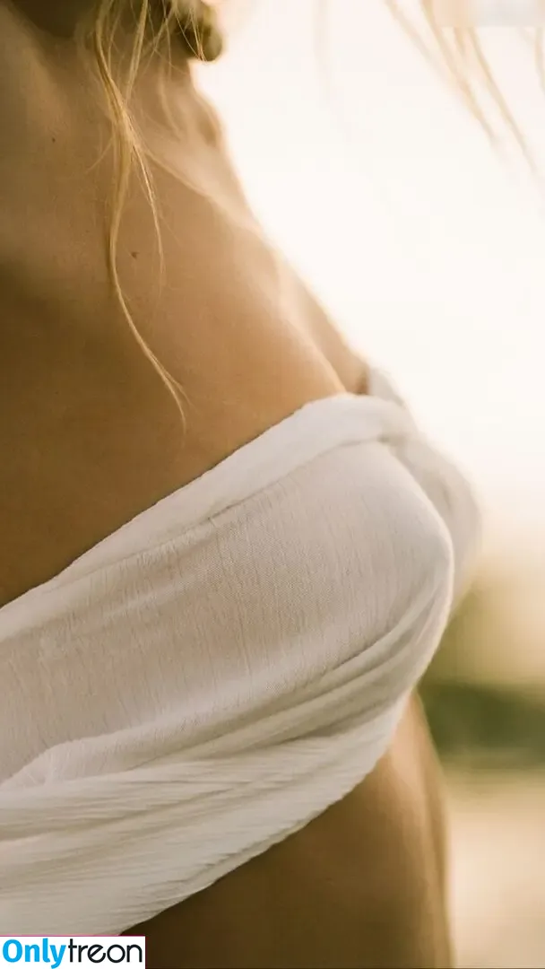 Caroline Kelley nude photo #0007 (carolineannkelley)