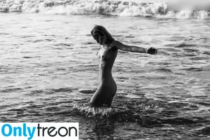 Caroline Winberg / carolinewinberg nude photo #0019