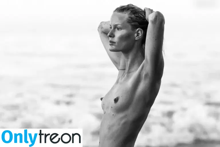Caroline Winberg nude photo #0010 (carolinewinberg)