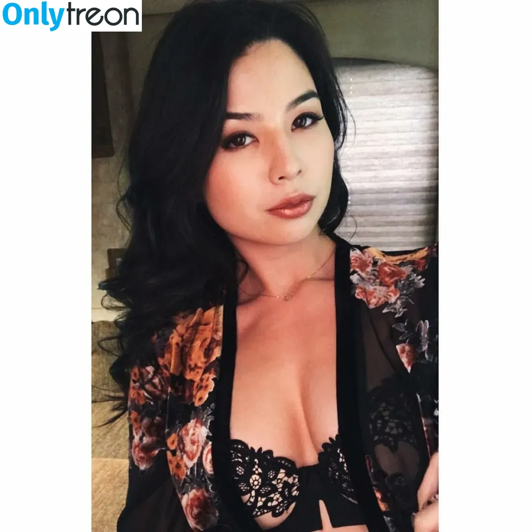 CarolineKwan nude photo #0006 (carolinekwann)