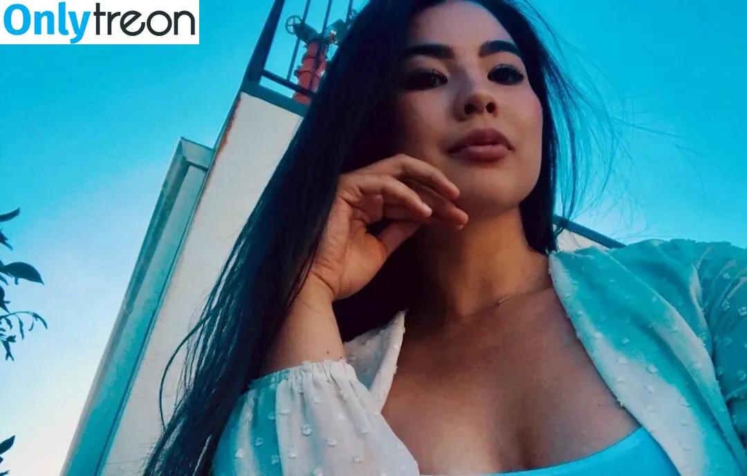 CarolineKwan nude photo #0011 (carolinekwann)