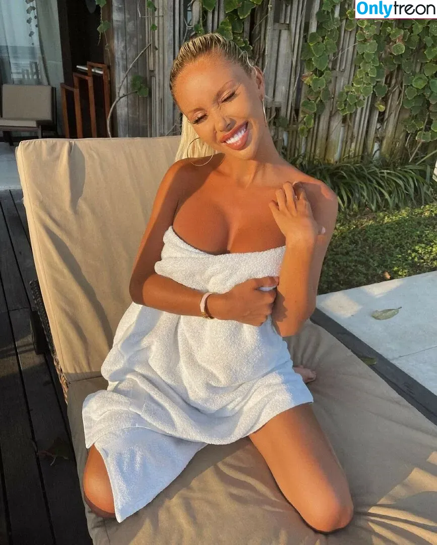 Carolinenitter nude photo #0005 (notsoordinarycc)