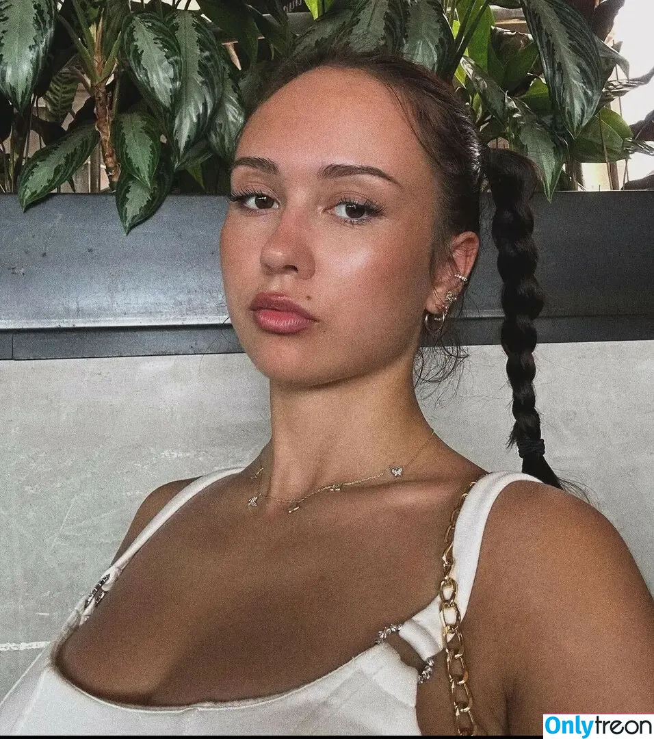 Carolyn.kn nude photo #0003 (Carolyn.kn)