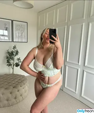 Carys Whittaker / busybeecarys / carys.whittaker / karlawhittake14 nude photo #0228