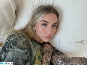 casey / caseylabow / caseyneistat nude photo #0015