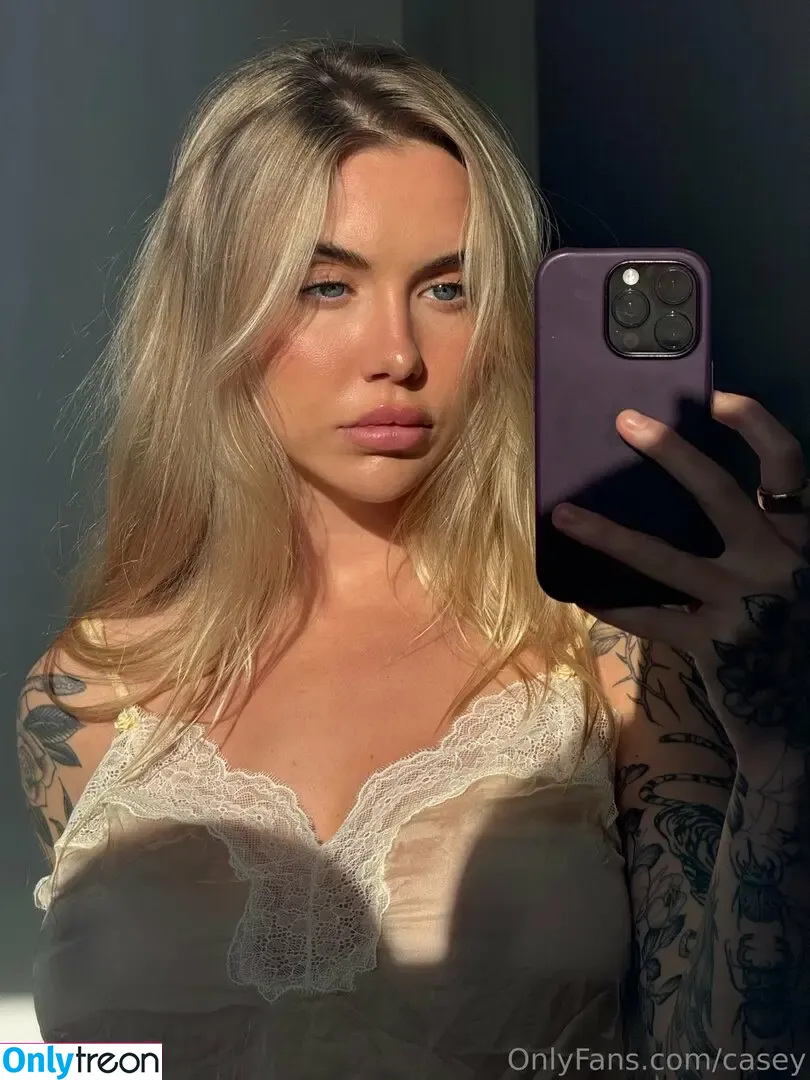 casey nude photo #0011 (caseylabow / caseyneistat)