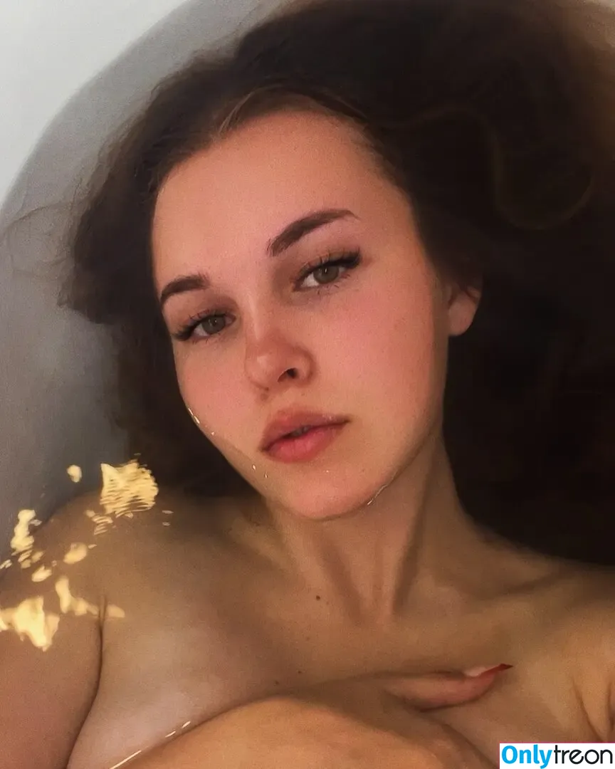 Cassie Claire nude photo #0025 (cassieclaire00)