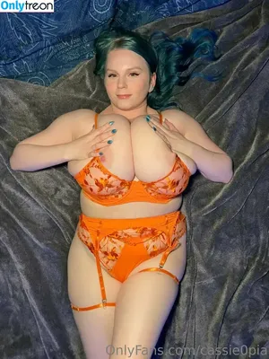 Cassie0pia / tcassie0pia / therealcassie0pia nude photo #1233