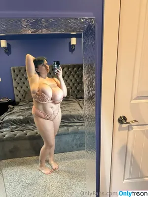 Cassie0pia / tcassie0pia / therealcassie0pia nude photo #2458