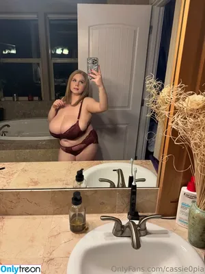 Cassie0pia / tcassie0pia / therealcassie0pia nude photo #2706