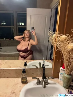 Cassie0pia / tcassie0pia / therealcassie0pia nude photo #2715