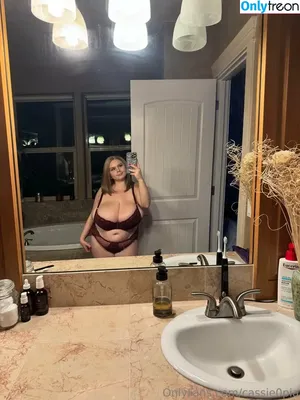 Cassie0pia / tcassie0pia / therealcassie0pia nude photo #2719