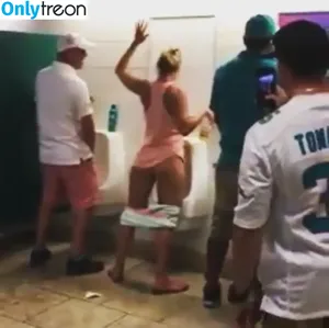 Caught Peeing / Real Girls nude photo #0004