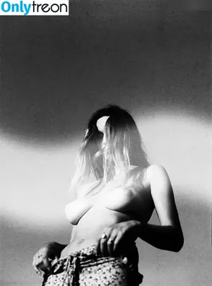  nude photo #0004