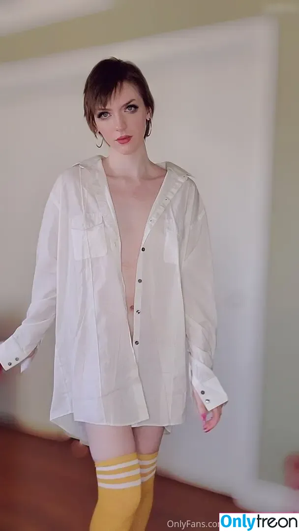 Celestina Blooms nude photo #0552 (celestinablooms / celestinarooftop)