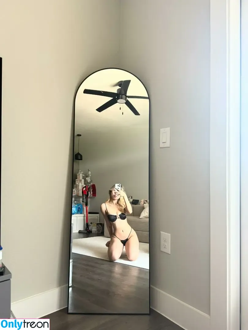 Celia Tran nude photo #0220 (celia.b.tran)