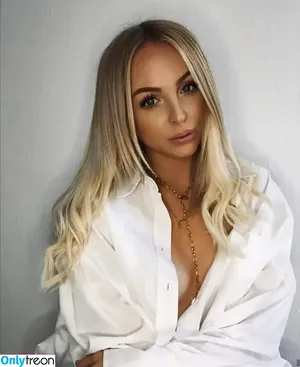 Celine Preuß / celine.pre nude photo #0020