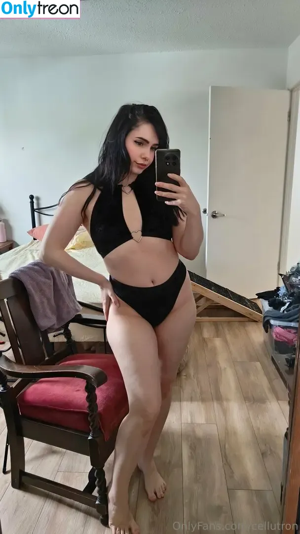 Cellutron nude photo #0023 (cellutron_)