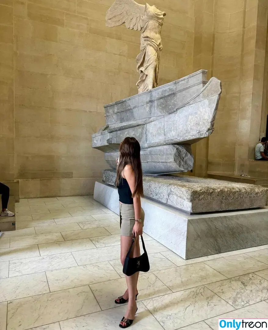Cemre Baysel nude photo #0005 (cemrebaysel)