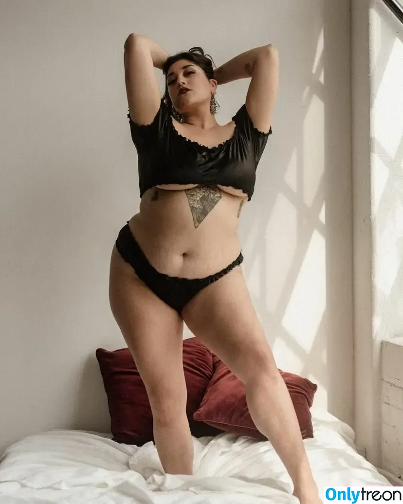 Cha Cha nude photo #0051 (chachamama / chachamamaburlesque)