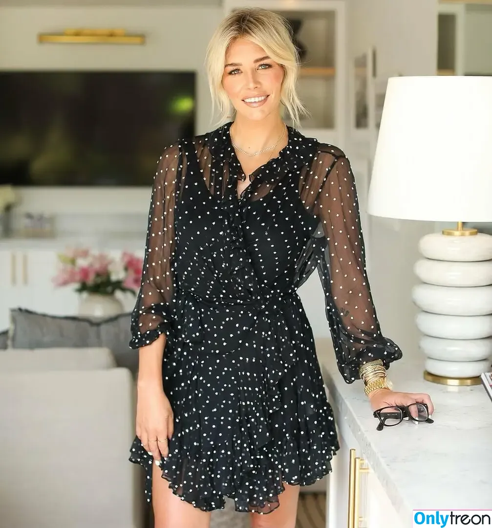 Charissa Thompson nude photo #0028 (Sportscaster / charissajthompson)