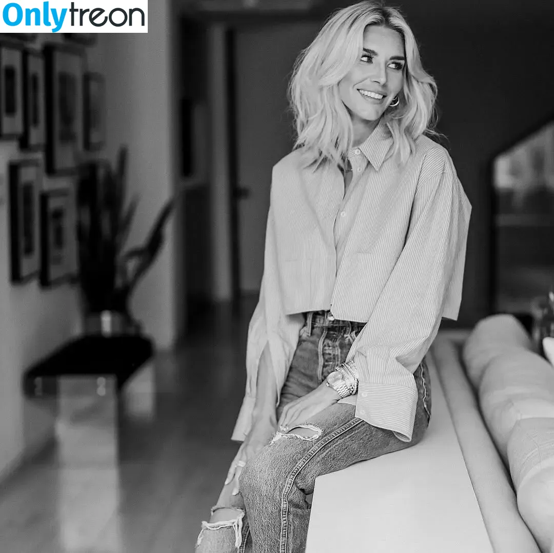 Charissa Thompson nude photo #0058 (Sportscaster / charissajthompson)