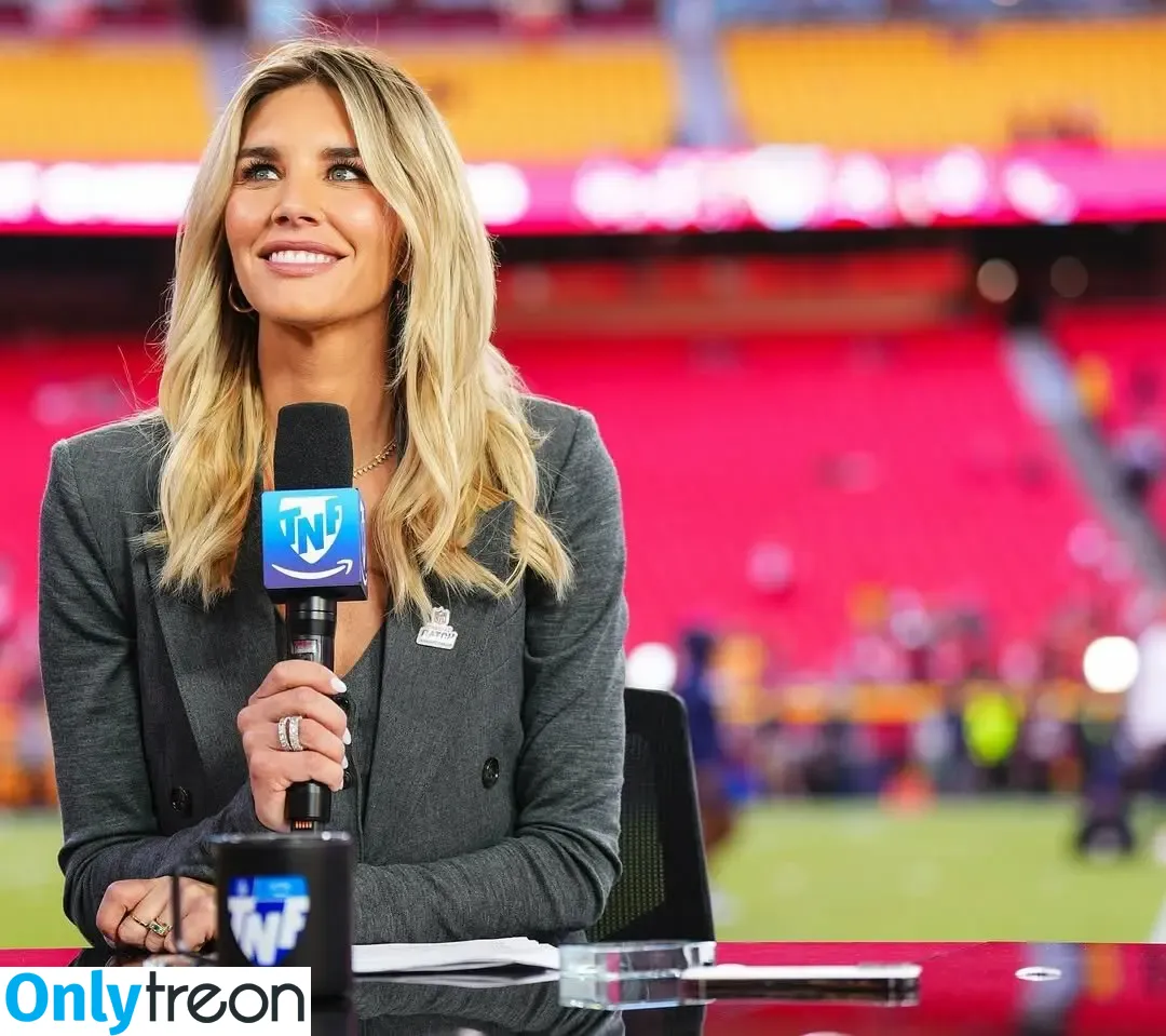 Charissa Thompson nude photo #0065 (Sportscaster / charissajthompson)