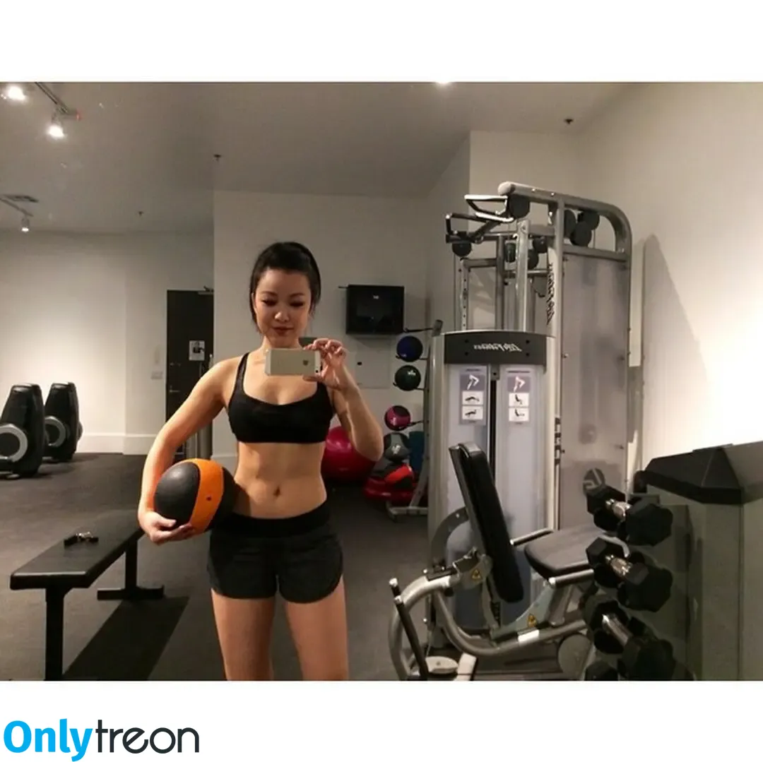 Charlet Chung nude photo #0003 (charletchung)